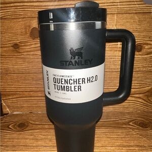 Stanley Gray Quencher H2.0 Tumbler New with tag’s black